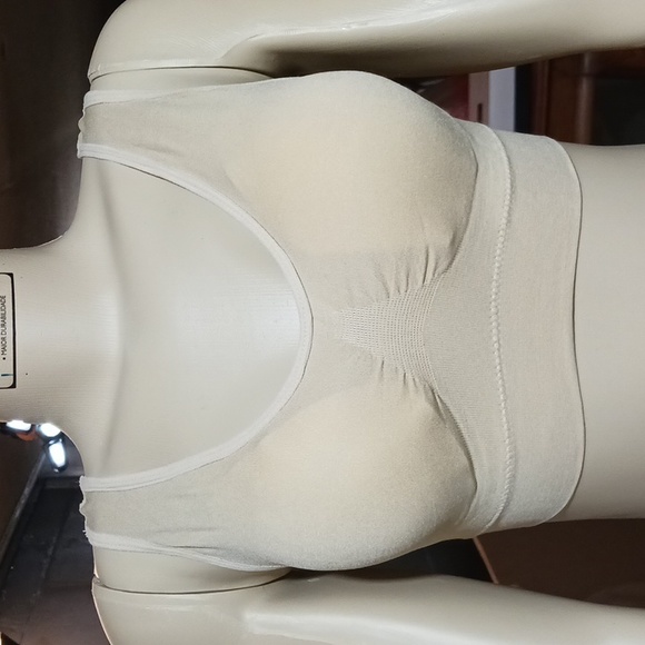 NWOT 3pk/3 colors Stretchy, lightly padded Bralettes Sz M - Picture 6 of 16